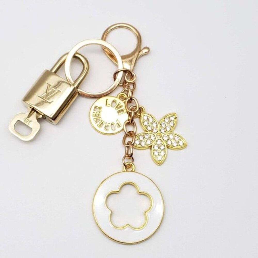 LV Gold Padlock Authentic 🔑 Luxury Bag Charm w/ Unbranded Flower Keychain - Picture 3 of 6